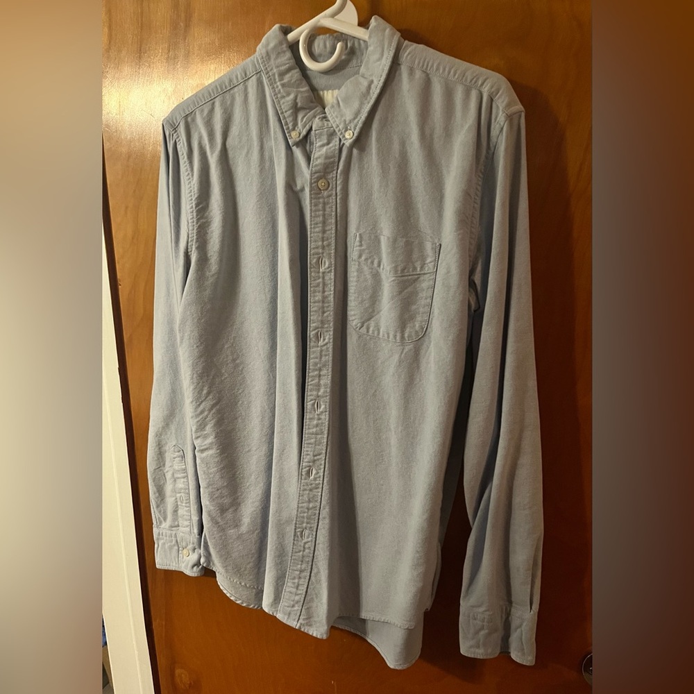 American Eagle light blue (almost grey) button down men’s shirt